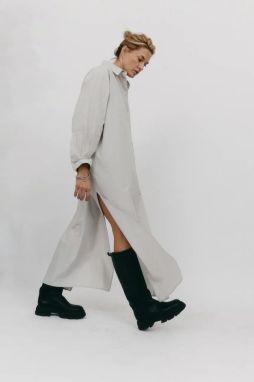 Šaty MUUV. MEIE šedá farba, maxi, oversize