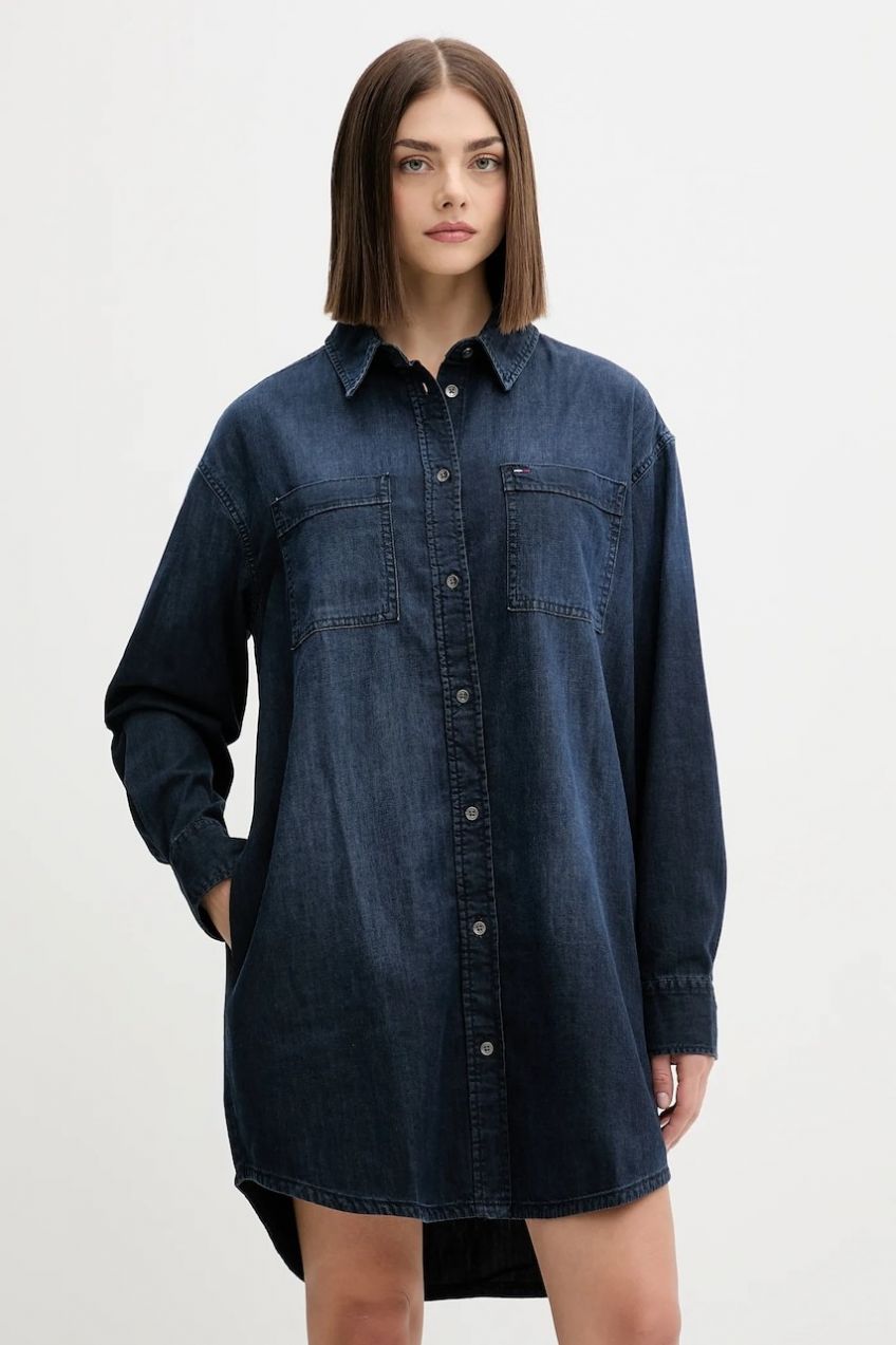 Rifľové šaty Tommy Jeans tmavomodrá farba, mini, oversize, DW0DW21650