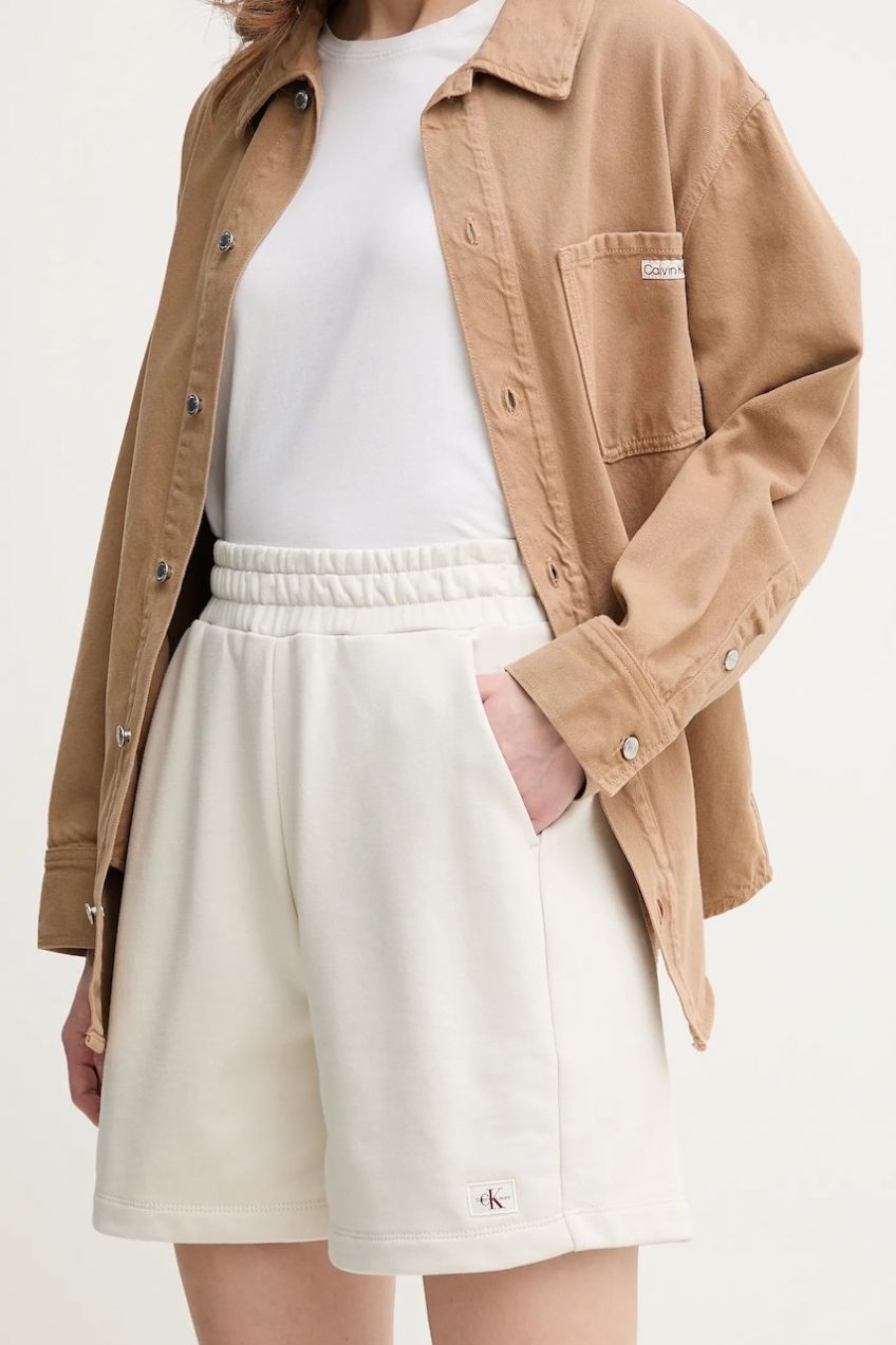 Bavlnené šortky Calvin Klein Jeans dámske, béžová farba, jednofarebné, stredne vysoký pás, J20J225221