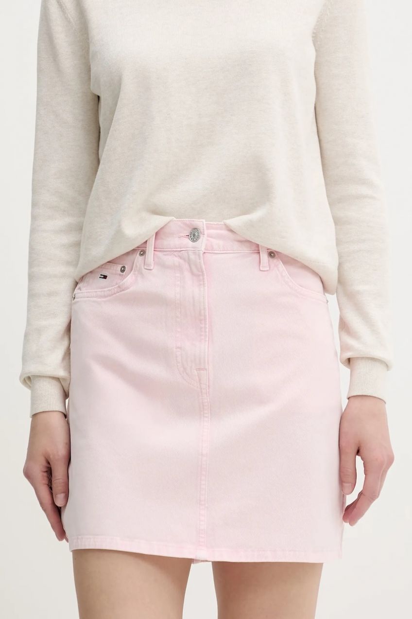 Rifľová sukňa Tommy Jeans ružová farba, mini, rovný strih, DW0DW20607