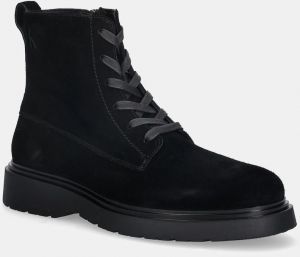 Semišové topánky Calvin Klein COMBAT ESS LACE UP ZIP BOOT SU čierna farba, YM0YM01371