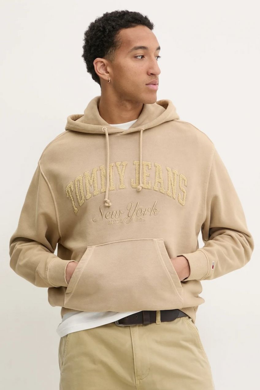 Bavlnená mikina Tommy Jeans pánska, béžová farba, s kapucňou, s nášivkou, DM0DM20263