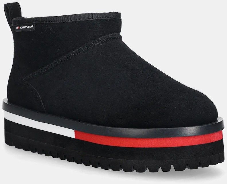 Semišové snehule Tommy Jeans TJW FLATFORM SNOW BOOT SUEDE čierna farba, EN0EN02841