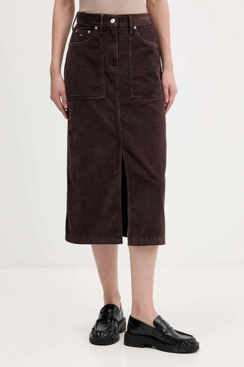 Menčestrová sukňa Tommy Jeans hnedá farba, midi, áčkový strih, DW0DW21708