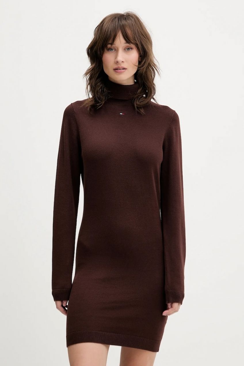 Bavlnené šaty Tommy Jeans hnedá farba, mini, priliehavé, DW0DW21958
