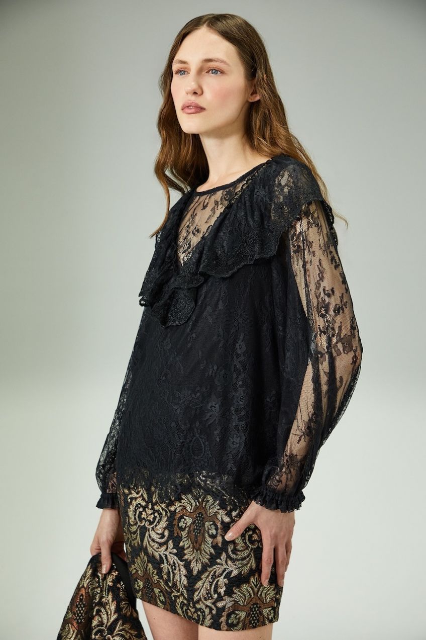 Blúzka Medicine čierna farba, s nášivkou