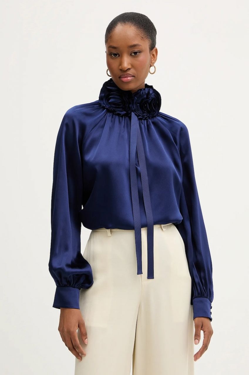 Hodvábna blúzka Luisa Spagnoli tmavomodrá farba, s nášivkou, 542316