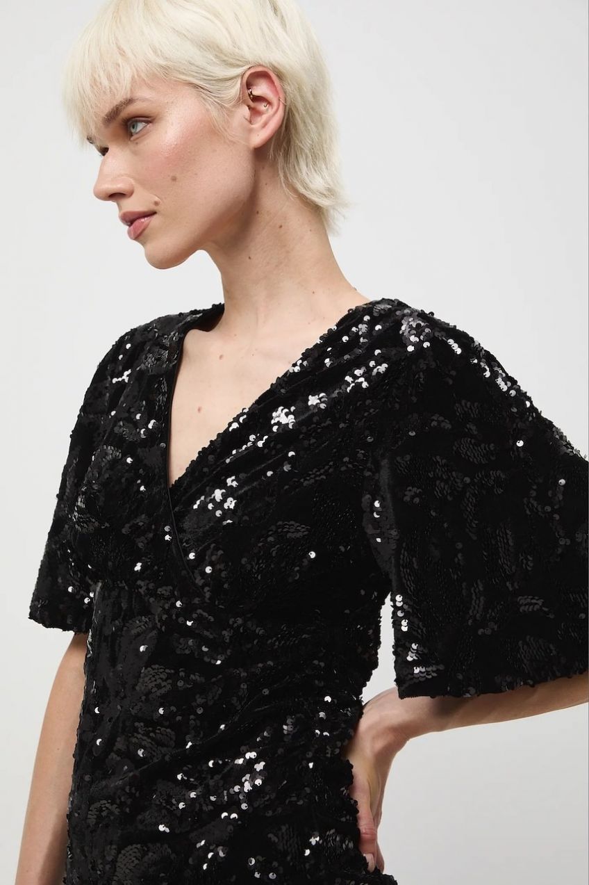 Blúzka Medicine čierna farba, s nášivkou