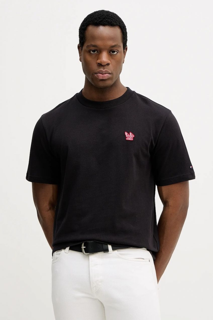 Bavlnené tričko Tommy Hilfiger pánske, čierna farba, s nášivkou, MW0MW41468