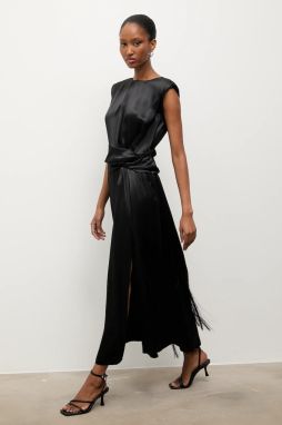 Šaty Answear.LAB čierna farba, midi, áčkový strih