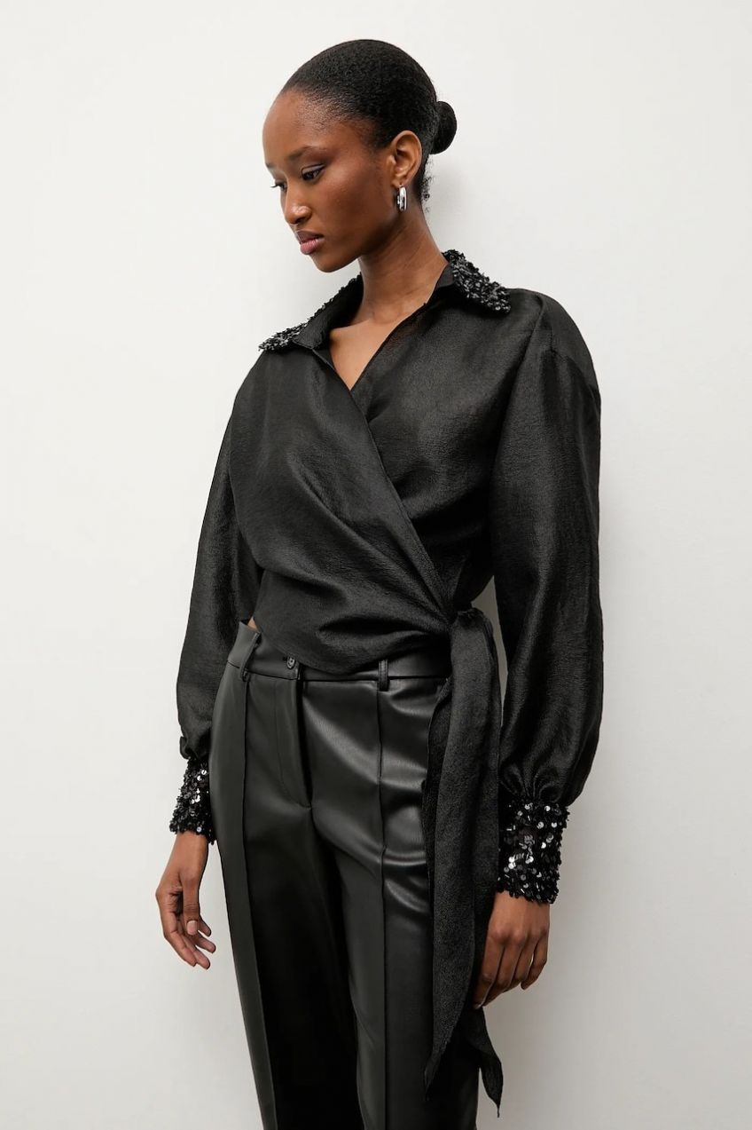 Blúzka Answear.LAB čierna farba, s nášivkou