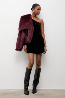 Zamatová kombinéza Answear.LAB čierna farba, s okrúhlym výstrihom