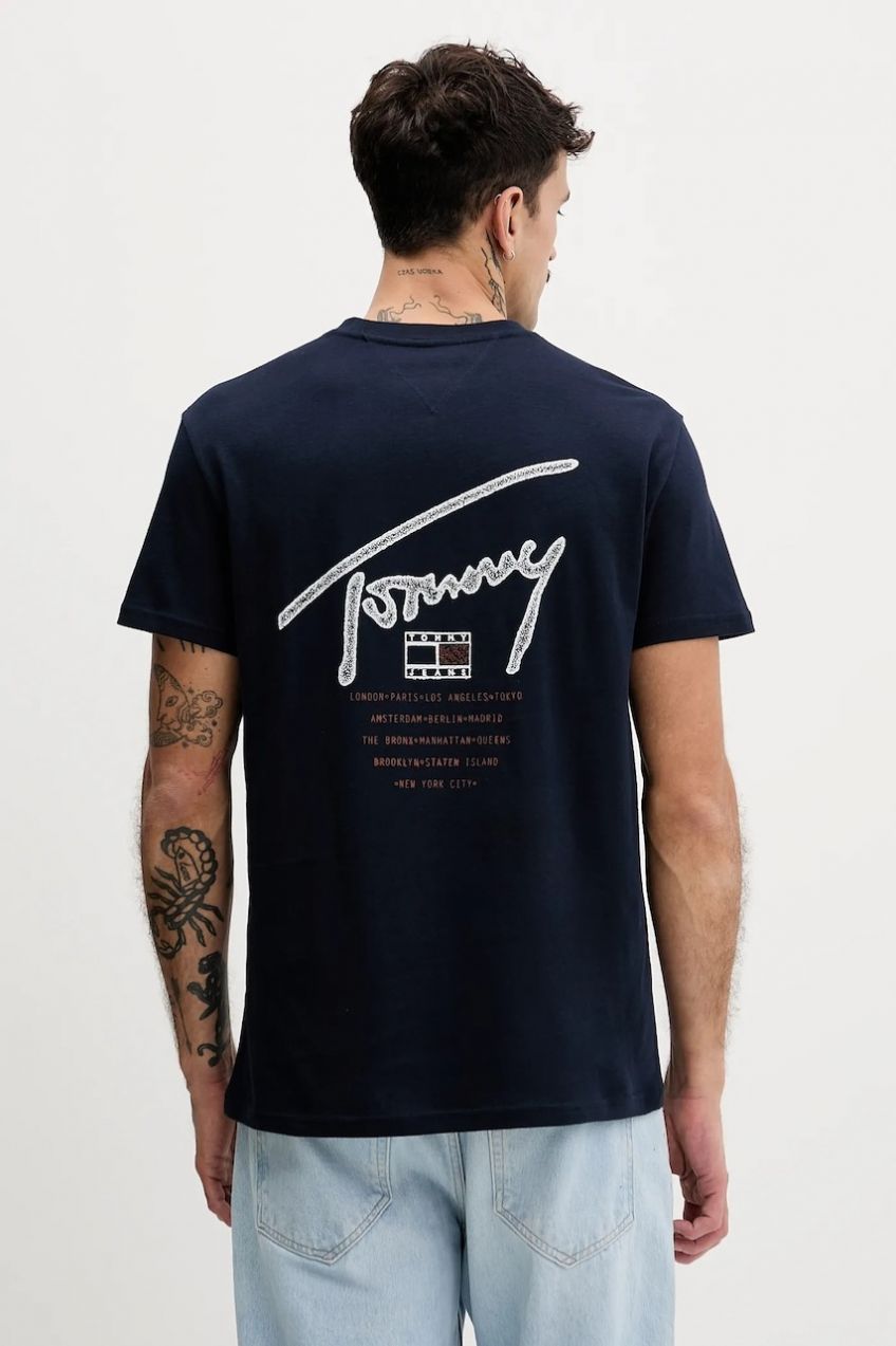 Bavlnené tričko Tommy Jeans pánske, tmavomodrá farba, s potlačou, DM0DM22320