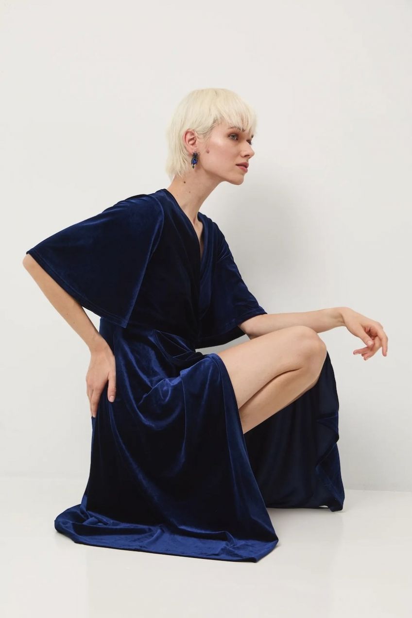 Šaty Medicine tmavomodrá farba, midi, áčkový strih