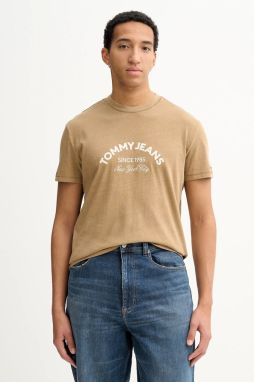 Bavlnené tričko Tommy Jeans pánske, hnedá farba, s nášivkou, DM0DM22328