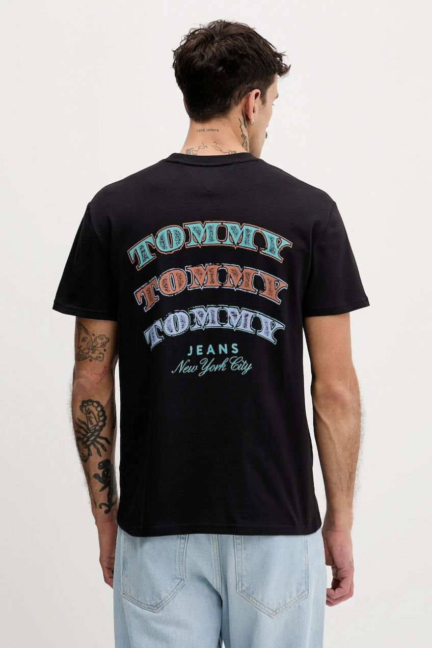 Bavlnené tričko Tommy Jeans pánske, čierna farba, s potlačou, DM0DM22318