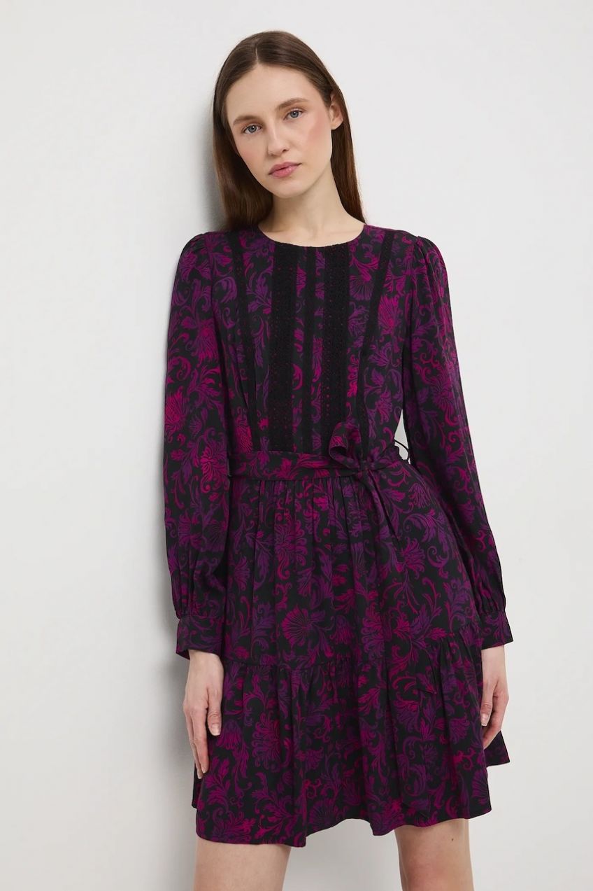 Šaty Medicine čierna farba, mini, áčkový strih