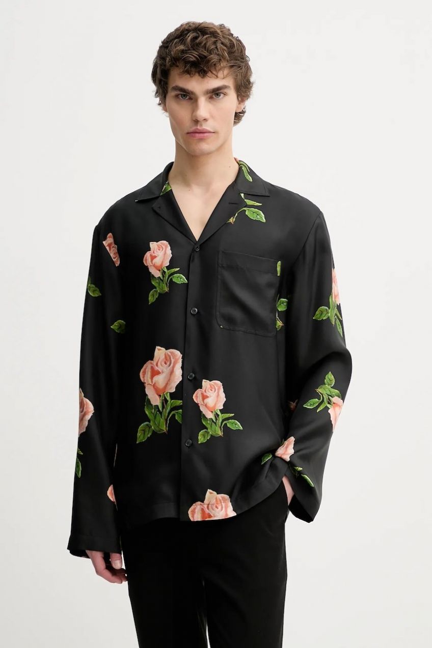 Hodvábna košeľa Nanushka NM25PFTP01499 čierna farba, voľný strih, JAMAR