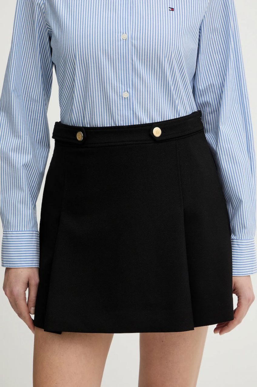 Sukňa Tommy Hilfiger čierna farba, mini, áčkový strih, WW0WW47788