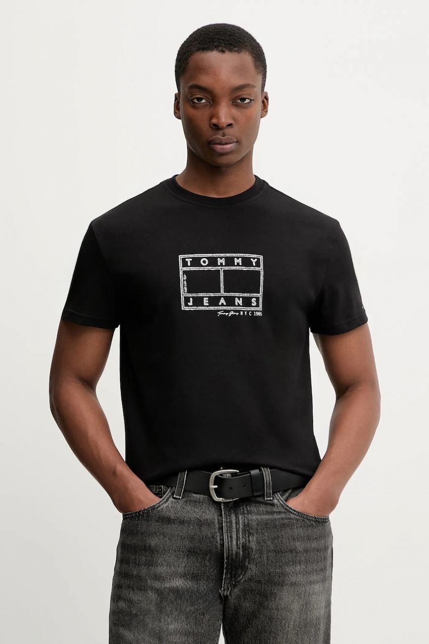 Bavlnené tričko Tommy Jeans pánske, čierna farba, vzorovaná, DM0DM22317