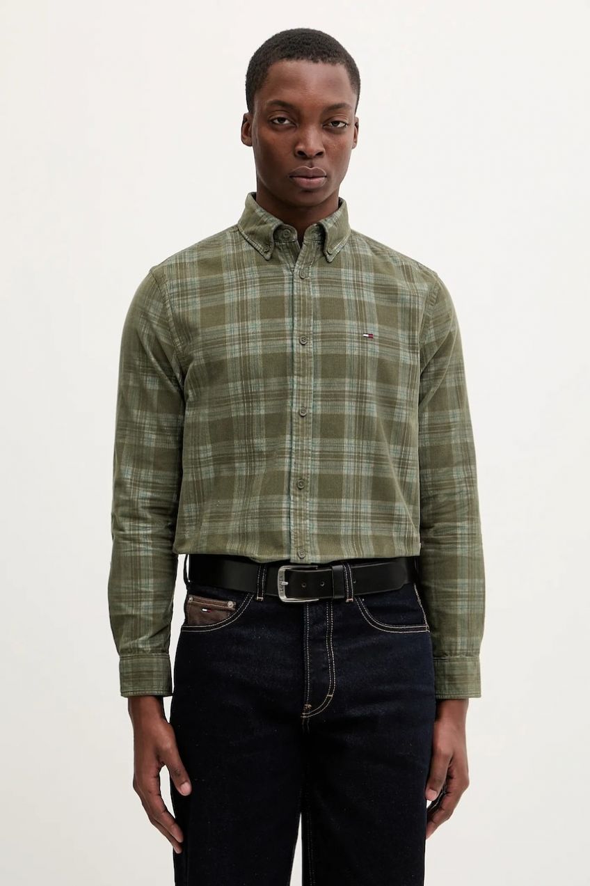 Menčestrová košeľa Tommy Jeans zelená farba, regular, s golierom button-down, DM0DM22408