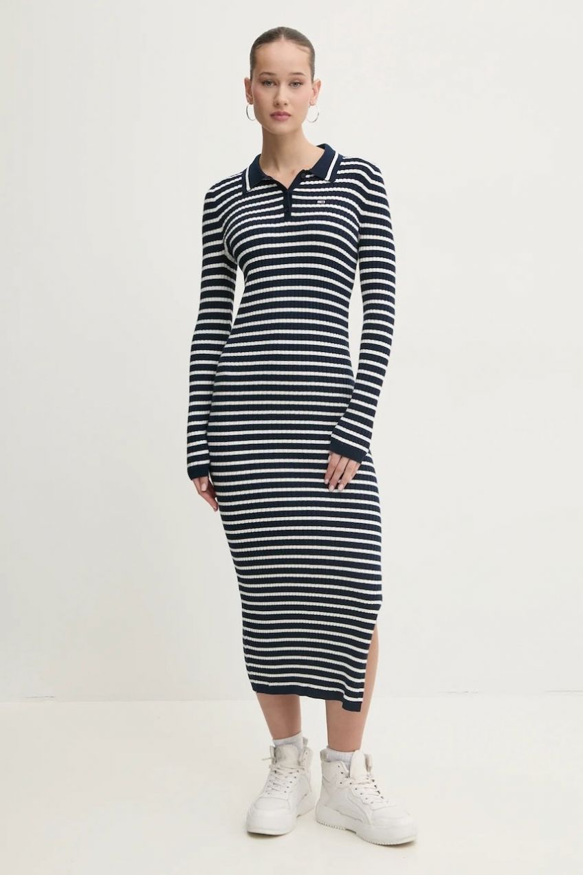 Šaty s prímesou vlny Tommy Jeans tmavomodrá farba, maxi, priliehavá, DW0DW19476