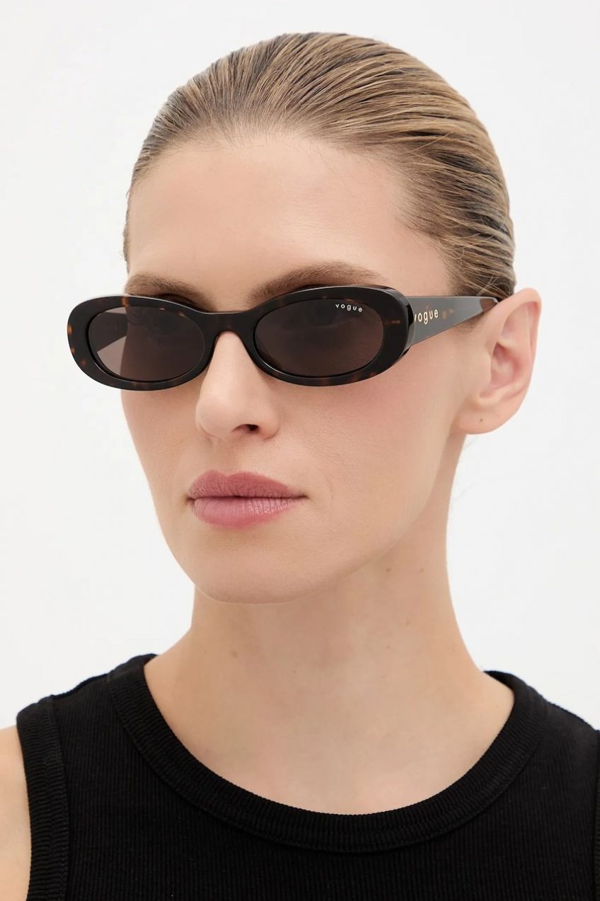 Slnečné okuliare VOGUE hnedá farba, 0VO5582S
