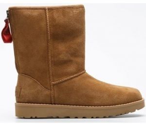 Čižmy UGG  W Classic Short Logo Zip