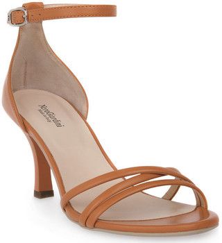 Sandále NeroGiardini  NERO GIARDINI  358 NAPPA PANDORA TERRA