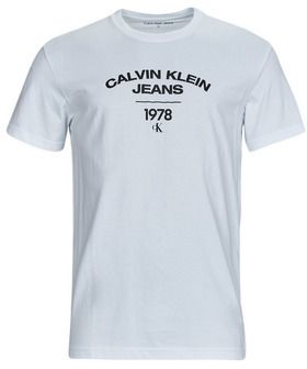 Tričká s krátkym rukávom Calvin Klein Jeans  VARSITY CURVE LOGO T-SHIRT