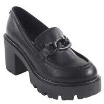Univerzálna športová obuv MTNG  Zapato señora MUSTANG 52892 negro