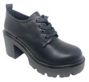 Univerzálna športová obuv MTNG  Zapato señora MUSTANG 53328 negro