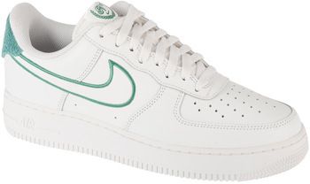 Nízke tenisky Nike  Air Force 1 07 LV8