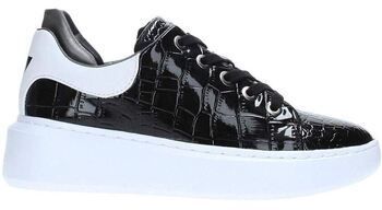 Derbie Guess  -