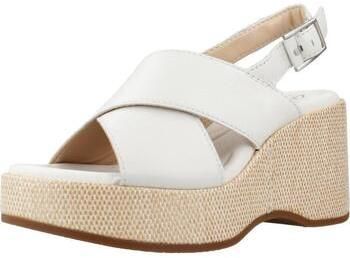 Sandále Clarks  MANON WISH