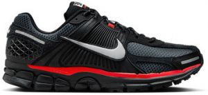 Nízke tenisky Nike  Zoom Vomero 5 Black Metallic University Red