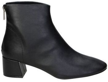 Čižmičky Skydiva  M5870