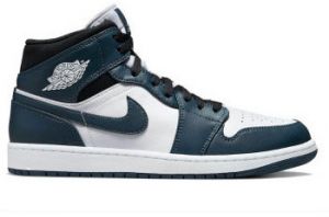 Polokozačky Nike  Air Jordan 1 Mid