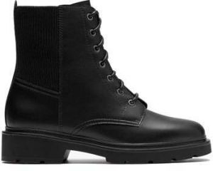 Čižmičky Clarks  Lauryl West