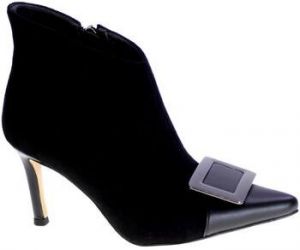 Čižmičky Queen Helena  146049