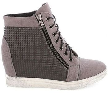 Derbie Maria Mare  Baskets