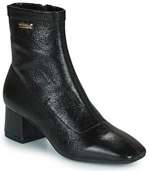 Čižmičky Les Tropeziennes par M.Belarbi  DANIELA