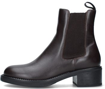 Čižmičky Frau  82L5