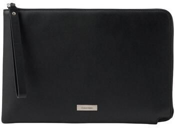 Vrecúška/Malé kabelky Calvin Klein Jeans  PLAQUE POUCH W/ WRISTLET LV04D1110G