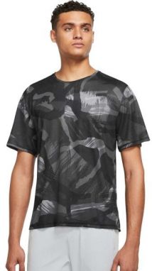 Nike NK DF MILER TOP SS CAMO Pánske bežecké tričko, tmavo sivá, veľkosť