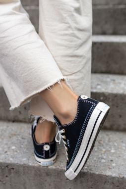 Čierne nízke plátené tenisky Chuck Taylor All Star Crafted Stitching