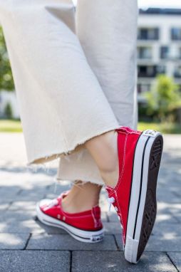 Červené nízke tenisky Chuck Taylor All Star Shoreline