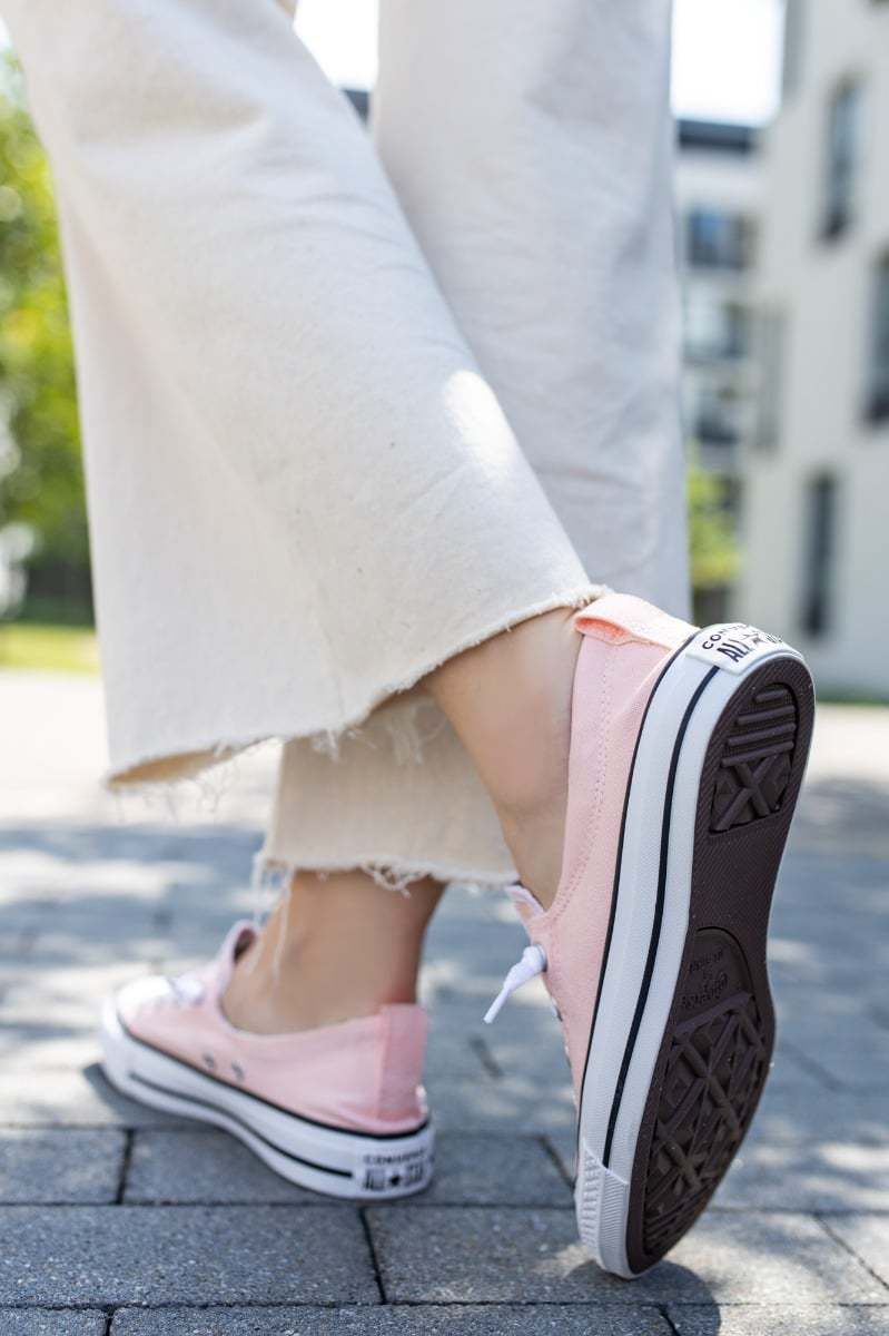 Svetloružové nízke tenisky Chuck Taylor All Star Shoreline