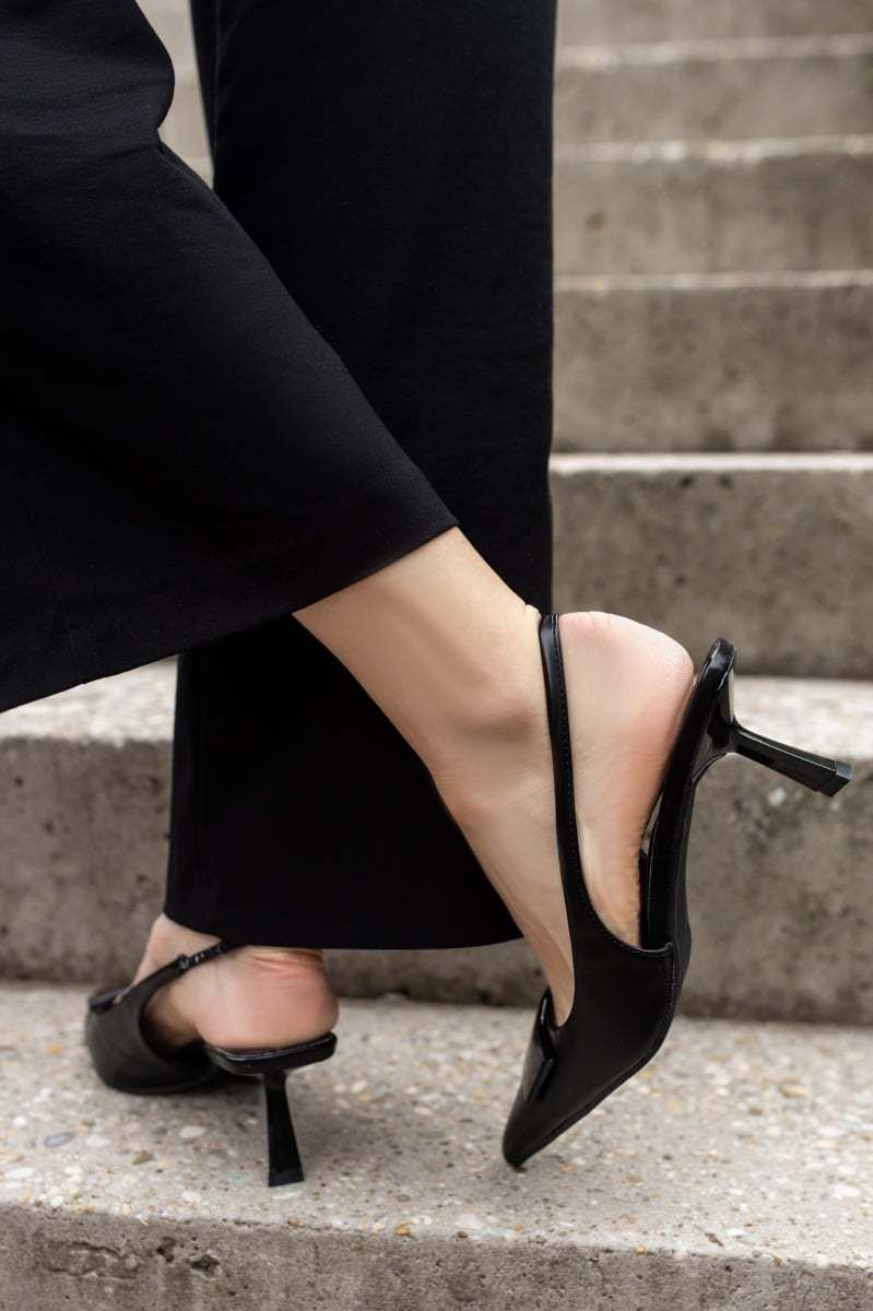Čierne lakované slingback lodičky Anny