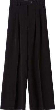 Bershka Plisované nohavice  čierna